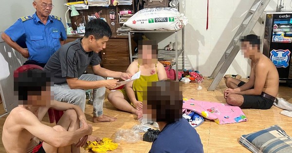 Đột kích phòng trọ, bắt quả tang người phụ nữ U60 cùng 3 người đang đánh bạc