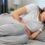 Đau bụng kinh dữ dội coi chừng bị lạc nội mạc tử cung