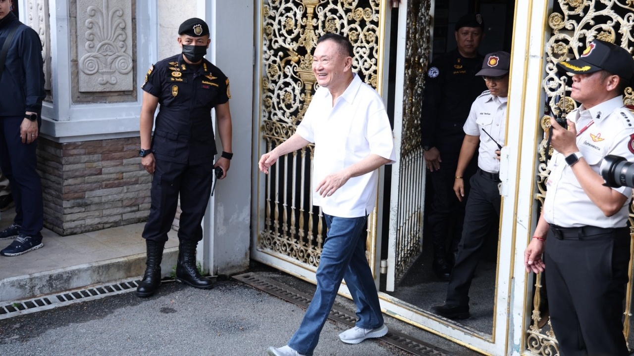 Cựu Thủ tướng Thái Lan Thaksin ra tù trước thời hạn- Ảnh 1.