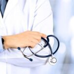 Y bác sĩ được lùi thời điểm gia hạn giấy phép hành nghề khám chữa bệnh trong bao lâu?