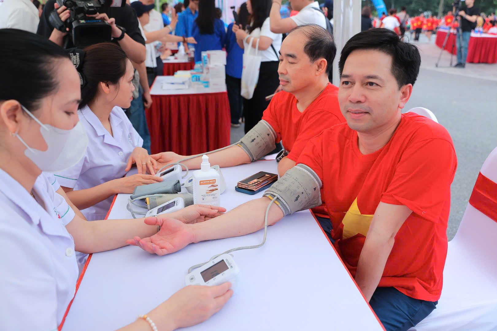 Mỗi bước chân là một “liều thuốc”: Lan tỏa tinh thần sống khỏe, phòng bệnh từ sớm- Ảnh 2.