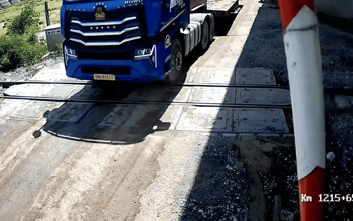 Nghị định mới lĩnh vực đường sắt: Nhiều hành vi quen thuộc có thể bị phạt 'đau ví' từ 15/5- Ảnh 1.