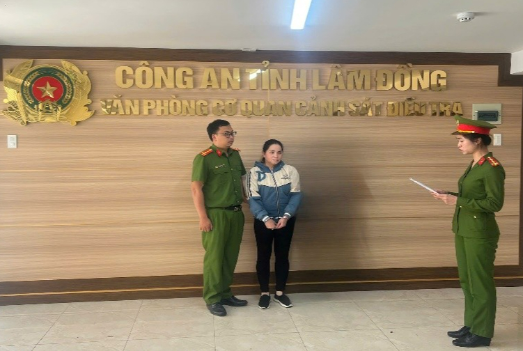 Người phụ nữ U70 ở Lâm Đồng làm giả 'sổ đỏ' lừa đảo hơn 500 triệu đồng- Ảnh 1. Người phụ nữ U70 ở Lâm Đồng làm giả 'sổ đỏ' lừa đảo hơn 500 triệu đồng- Ảnh 1.