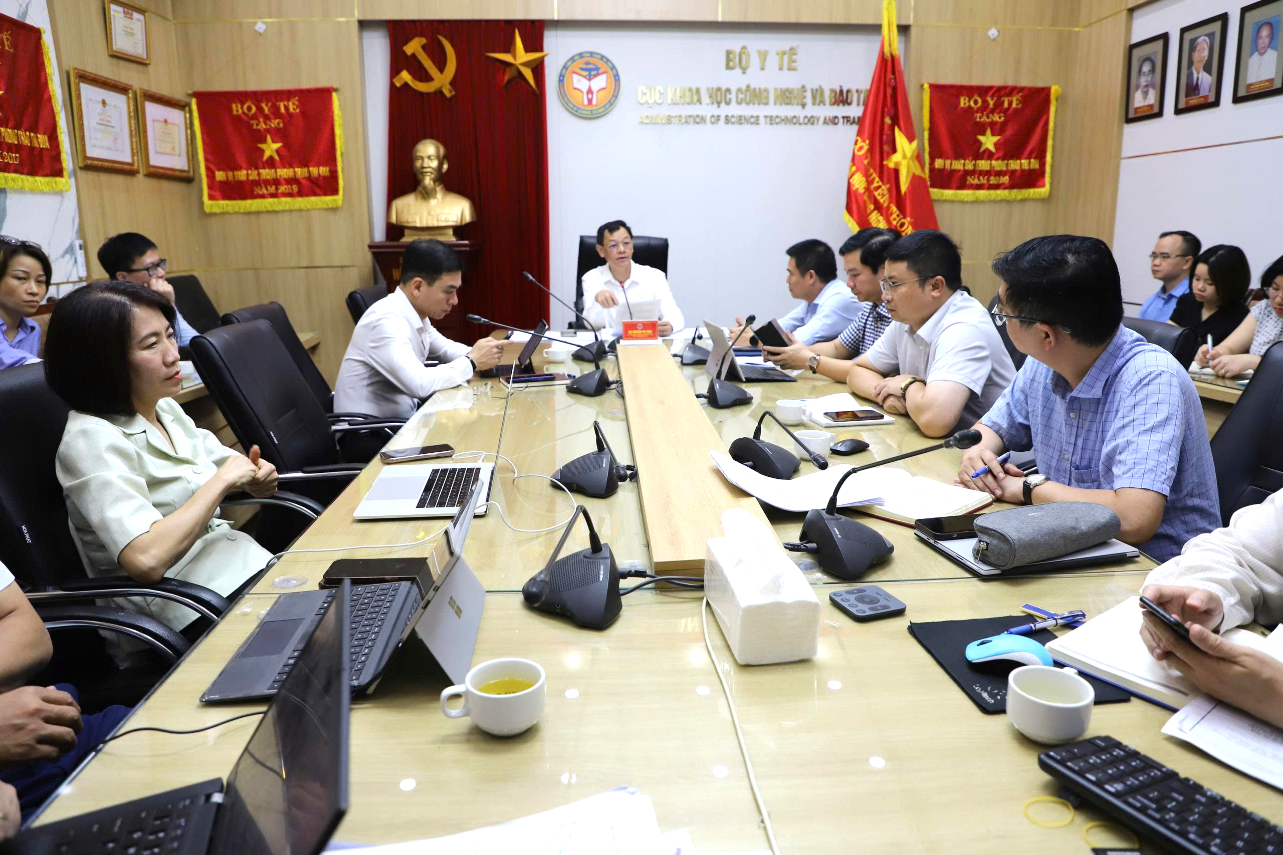 Bộ Y tế tiếp tục đôn đốc tiến độ xây dựng cơ sở dữ liệu y tế, thúc đẩy Sổ sức khỏe điện tử
- Ảnh 2.