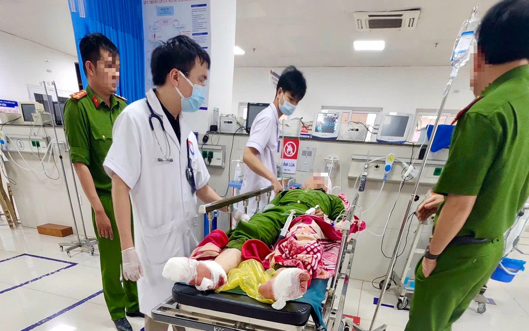 Bắc Ninh: Khởi tố 2 thanh thiếu niên đem kiếm chém người vì tiếng "nẹt pô" khiêu khích- Ảnh 3.