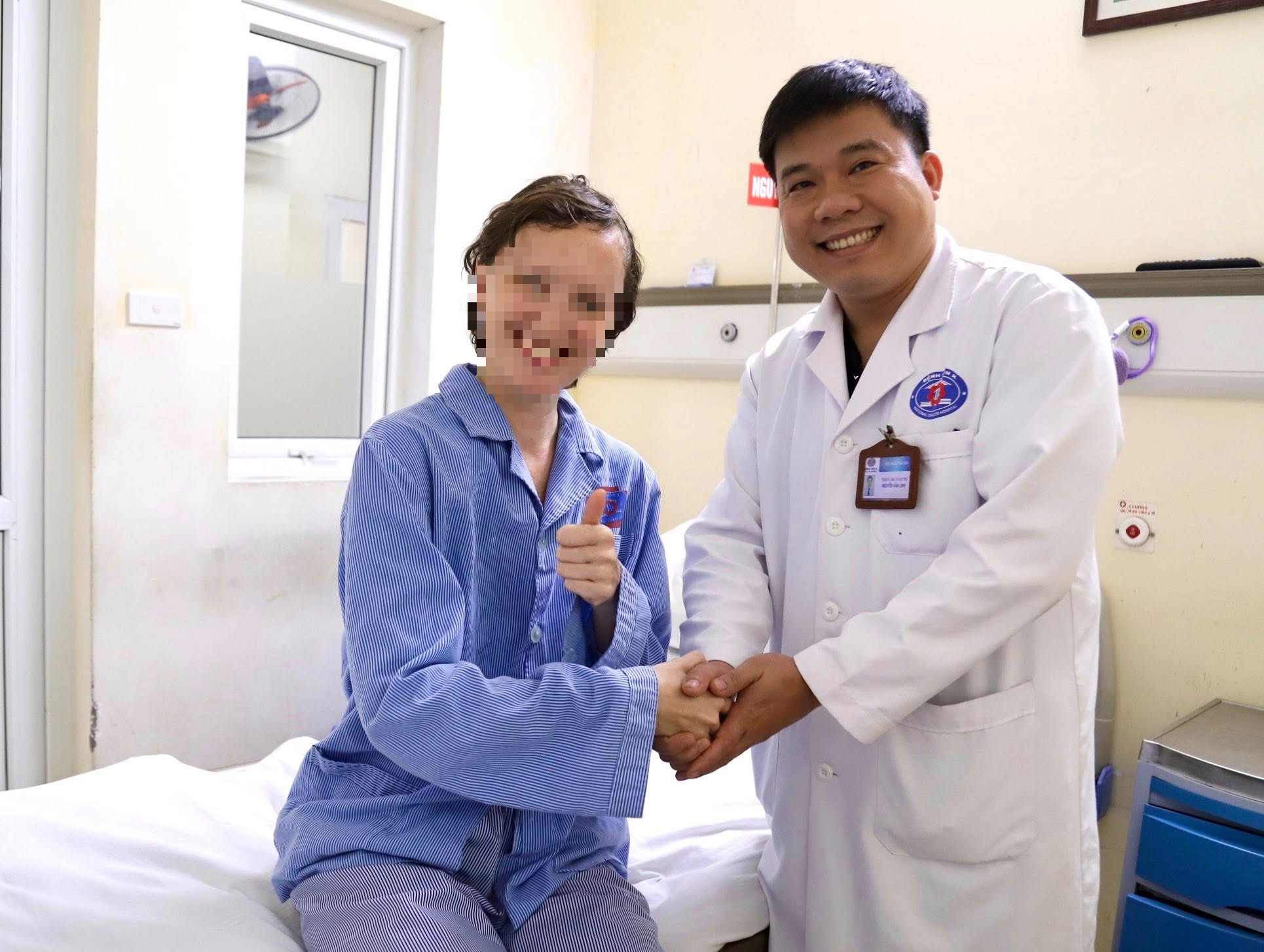 Từ nguy cơ liệt nửa cơ thể, nữ bệnh nhân người Nga tự đi lại sau ca mổ u não tại Việt Nam- Ảnh 2.