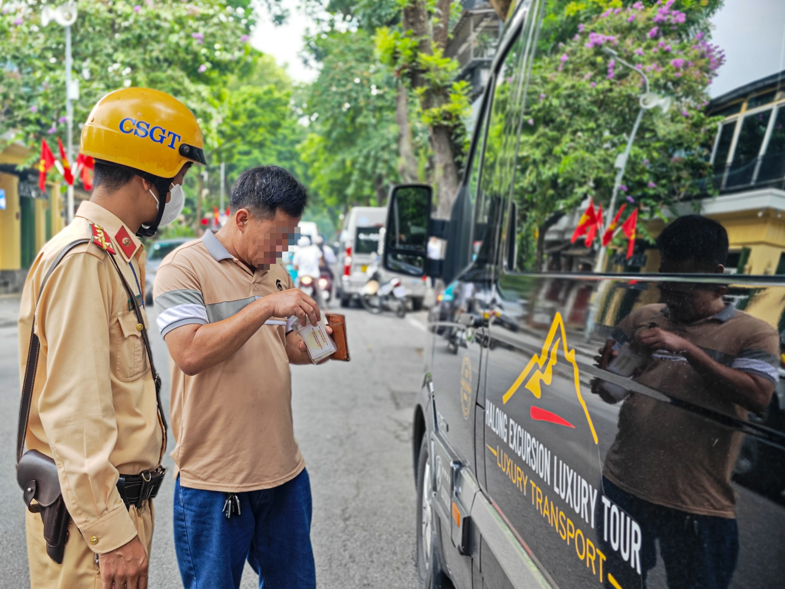 Rà soát xử phạt nặng với các trường hợp hết điểm, bị tước giấy phép vẫn lái xe - Ảnh 2.