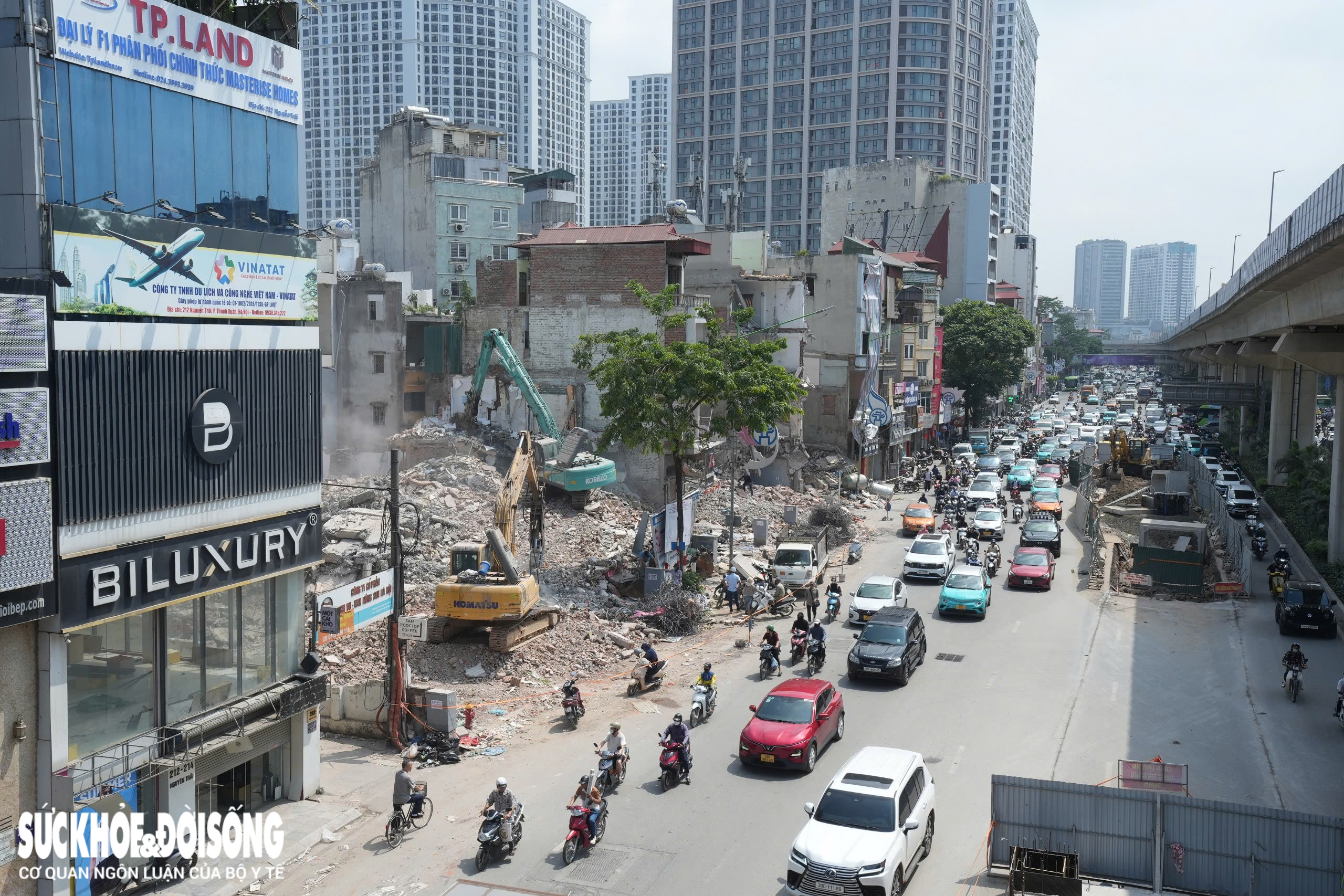 Cận cảnh loạt công trình mặt đường Nguyễn Trãi được tháo dỡ làm đường Vành đai 2,5- Ảnh 4.