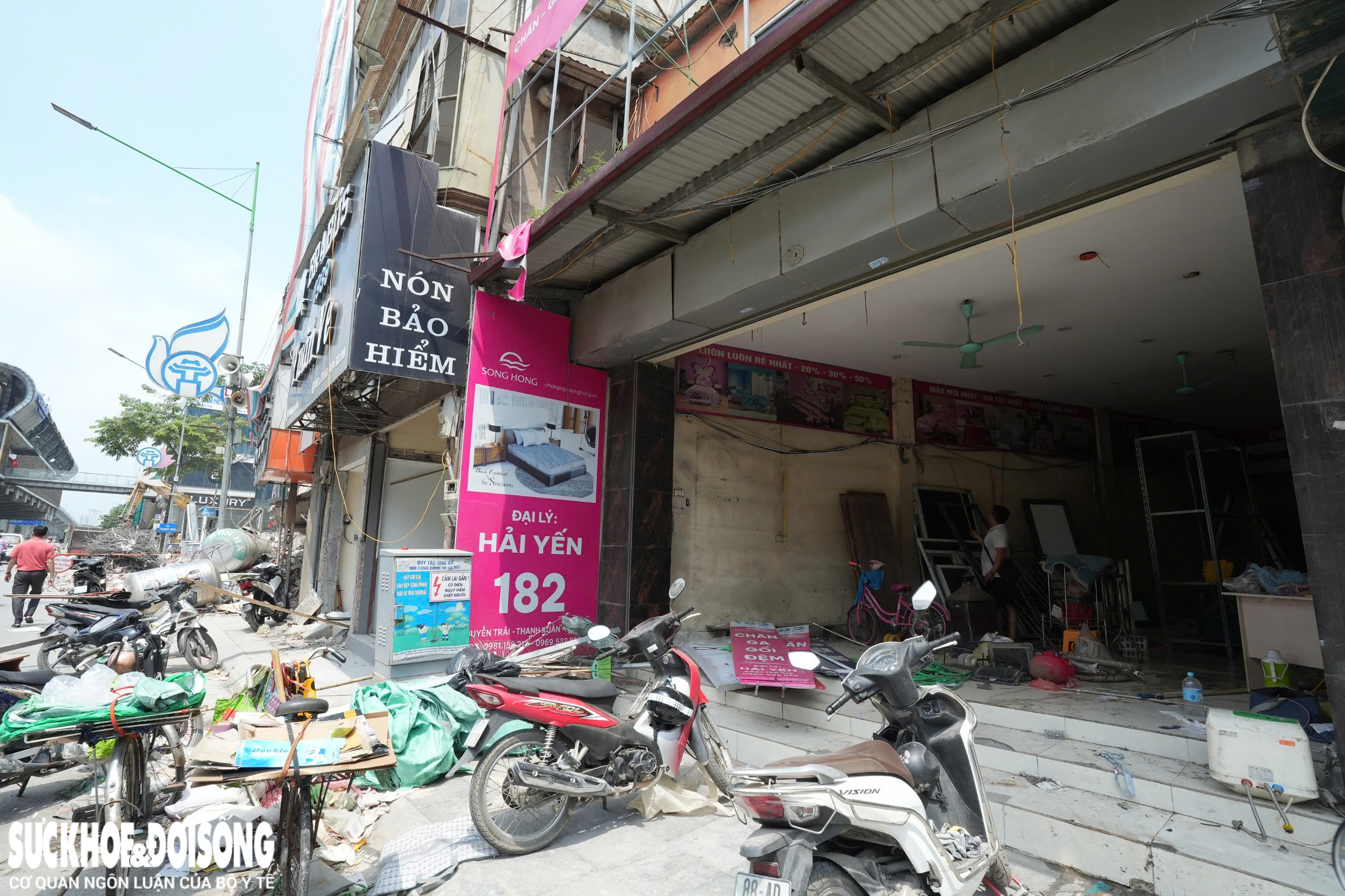 Cận cảnh loạt công trình mặt đường Nguyễn Trãi được tháo dỡ làm đường Vành đai 2,5- Ảnh 6.