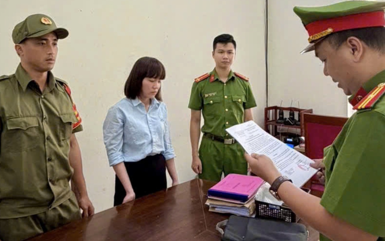 Cần Thơ: Bắt tạm giam người phụ nữ lừa đảo 7 tỷ đồng bằng chiêu ‘đáo hạn ngân hàng’- Ảnh 2.