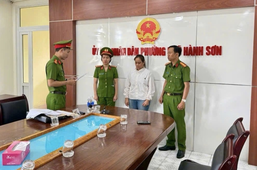 Khởi tố Lê Thị Thanh Nhàn dùng sổ đỏ giả lừa vay hơn 1 tỷ đồng- Ảnh 1. Khởi tố Lê Thị Thanh Nhàn dùng sổ đỏ giả lừa vay hơn 1 tỷ đồng- Ảnh 1.