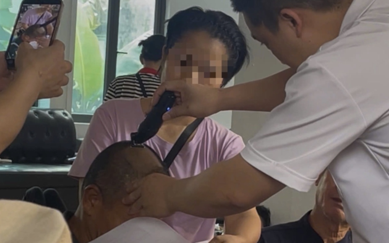 Đình chỉ cơ sở chữa "bách bệnh" bằng "giác hơi hút máu" ở Hà Nội
