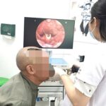 Đi nắng về rồi nhai đá lạnh, cụ ông rơi vào nguy kịch