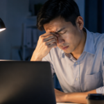 Nam giới trẻ tăng huyết áp vì thức khuya: Xu hướng đáng lo sau tuổi 30