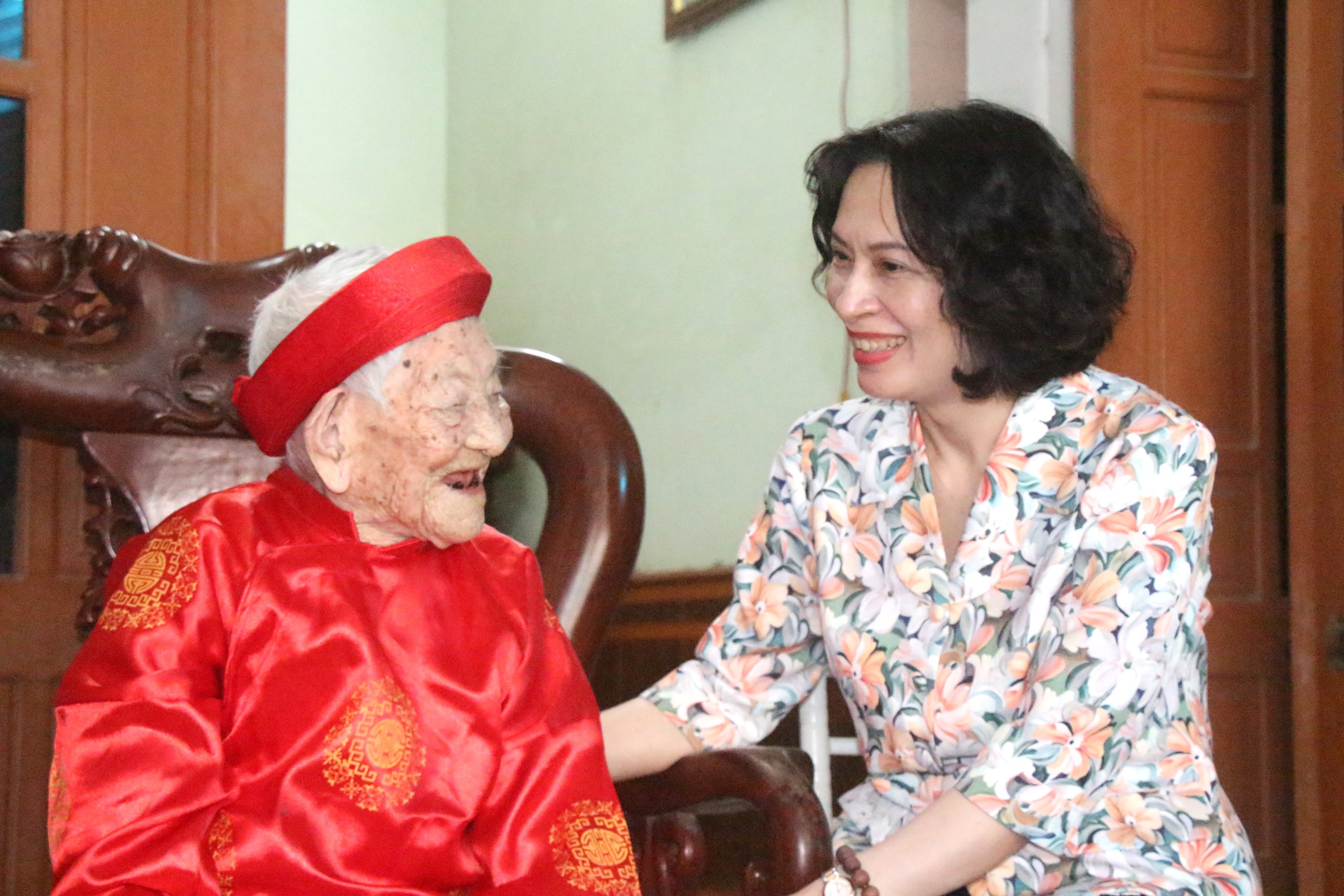 Bộ trưởng Đào Hồng Lan dự chương trình khám bệnh miễn phí 'Vì một Việt Nam khỏe mạnh hơn 2026' tại Hải Phòng- Ảnh 6.