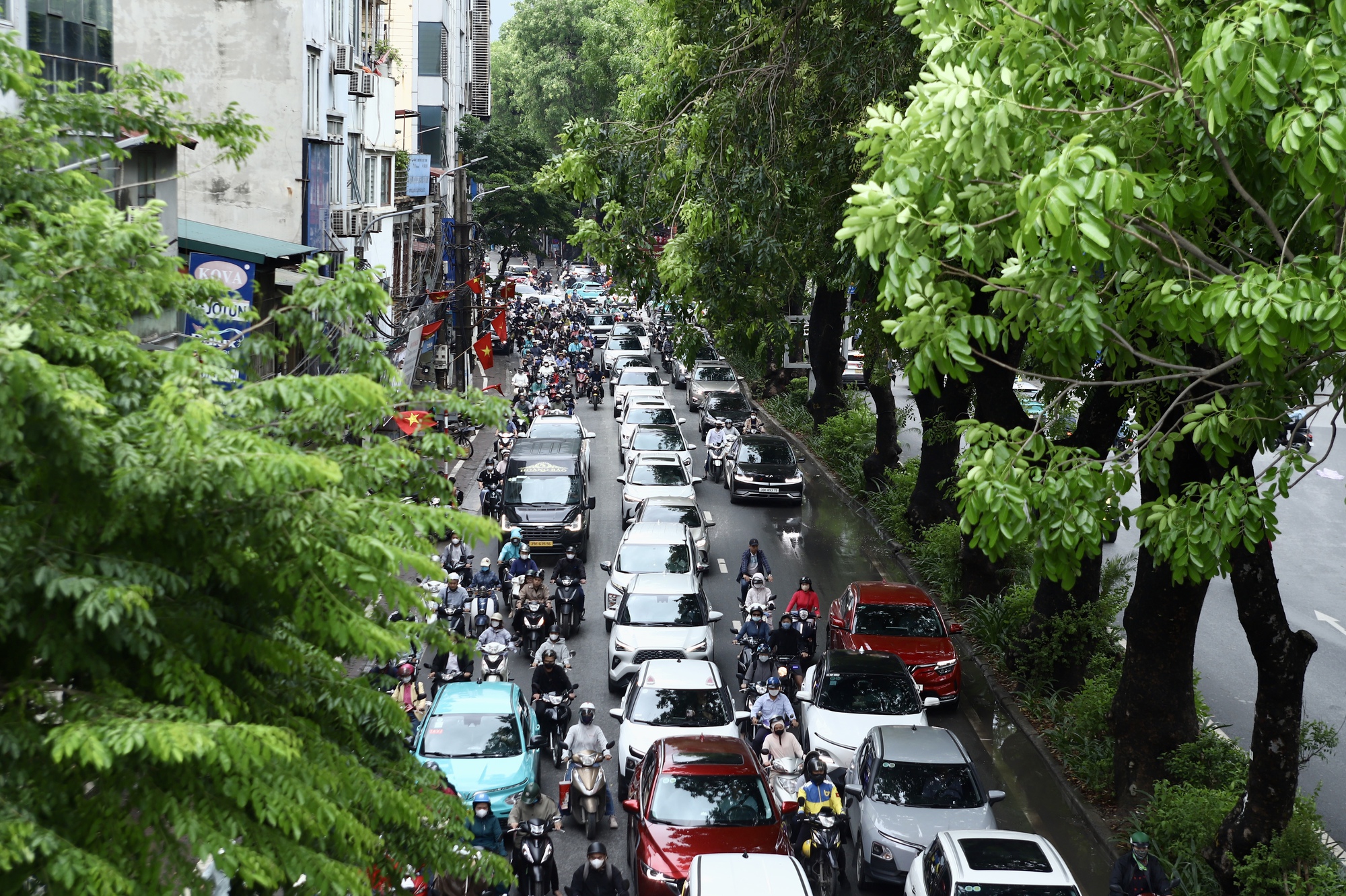 Lộ trình hạn chế xe xăng của Hà Nội sẽ được thực hiện thế nào, 
người dân cần chuẩn bị gì?- Ảnh 2.