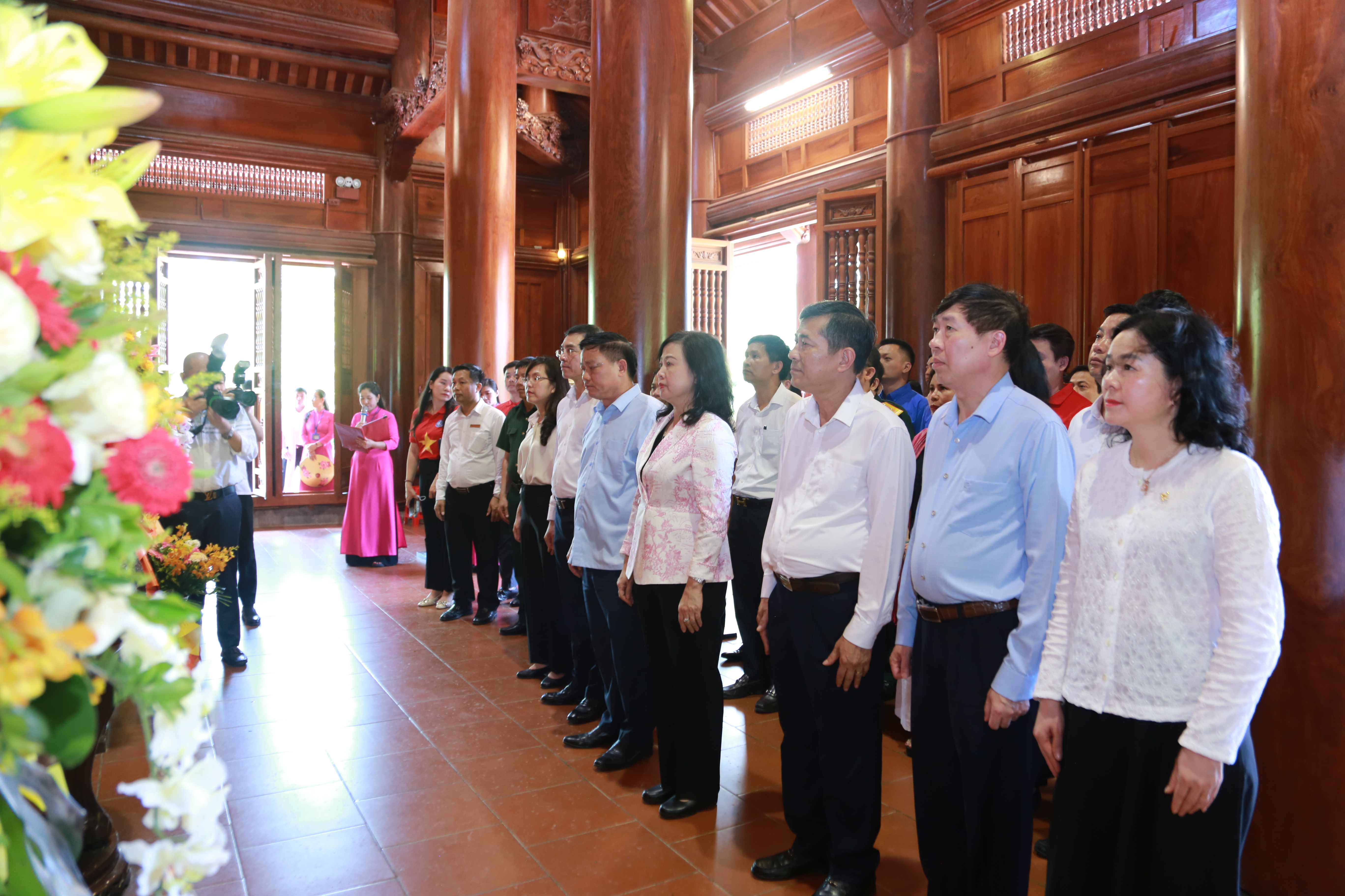 Bộ trưởng Bộ Y tế Đào Hồng Lan dâng hương tưởng niệm Chủ tịch Hồ Chí Minh- Ảnh 4. Bộ trưởng Bộ Y tế Đào Hồng Lan dâng hương tưởng niệm Chủ tịch Hồ Chí Minh- Ảnh 4.