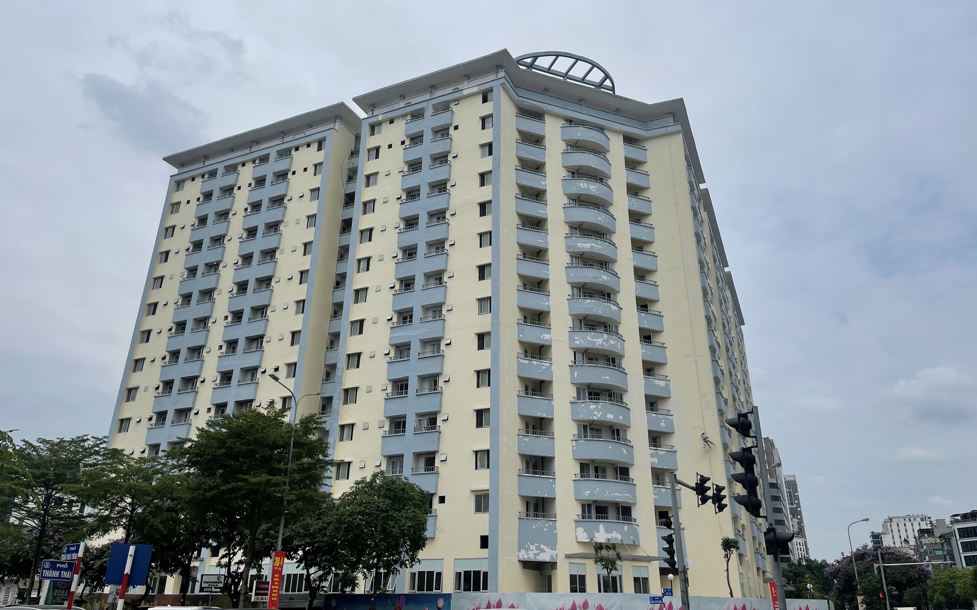 Cận cảnh công viên hồ điều hòa trên 'đất vàng' giữa Thủ đô bị bỏ hoang suốt 16 năm- Ảnh 12.