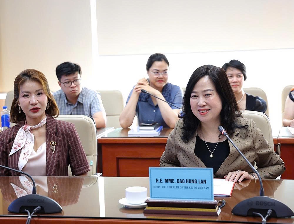 Uỷ viên Trung ương Đảng, Bộ trưởng Bộ Y tế Đào Hồng Lan phát biểu.