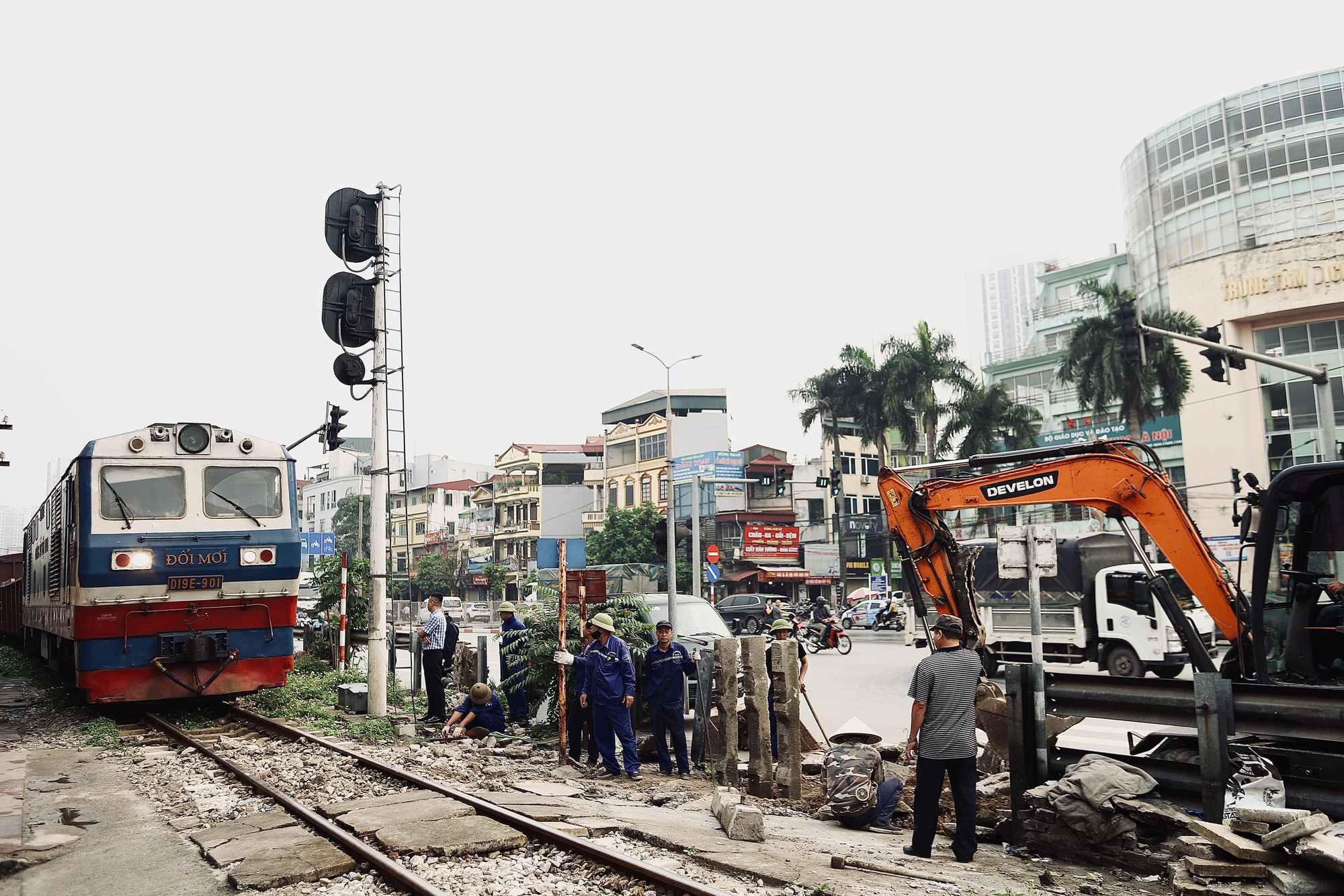 Nghị định mới lĩnh vực đường sắt: Nhiều hành vi quen thuộc có thể bị phạt 'đau ví' từ 15/5- Ảnh 3.