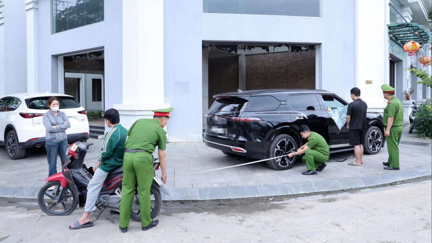 Phá nhanh vụ đập kính xe ô tô trộm tài sản tại khu biệt thự ở Lạng Sơn- Ảnh 2.