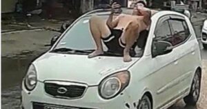 Bố vợ đòi lại xe ô tô, con rể nằm ‘ăn vạ’ trên nắp capo, hai bố con bị khởi tố