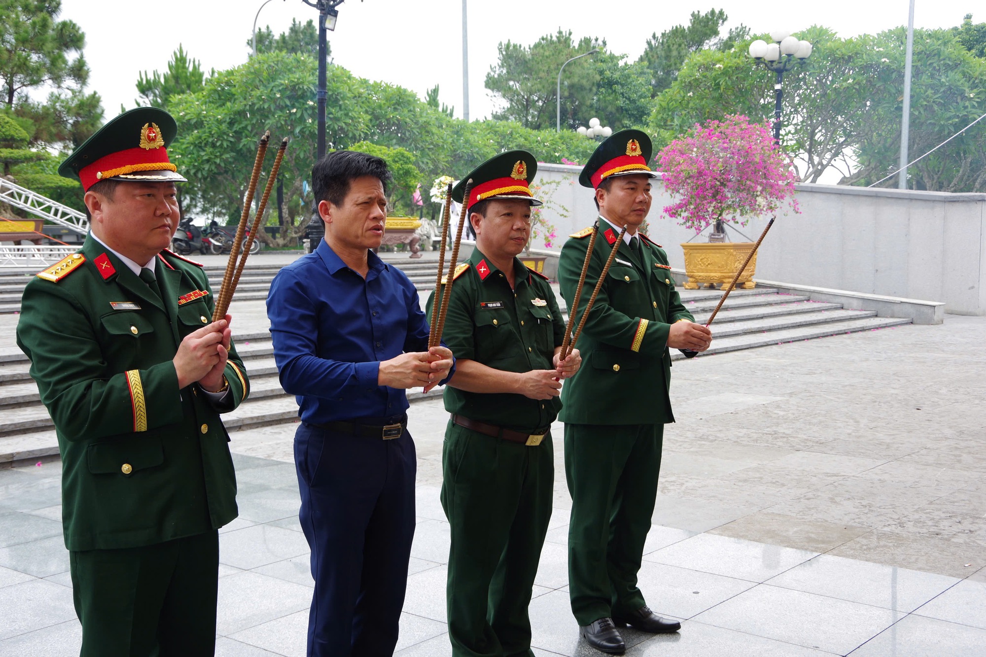 Đất mẹ đón 28 hài cốt liệt sĩ hy sinh tại chiến trường Lào trở về- Ảnh 3. Đất mẹ đón 28 hài cốt liệt sĩ hy sinh tại chiến trường Lào trở về- Ảnh 3.
