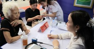 Khám định kỳ miễn phí để phát hiện sớm dấu hiệu bất thường, quản lý sức khỏe liên tục