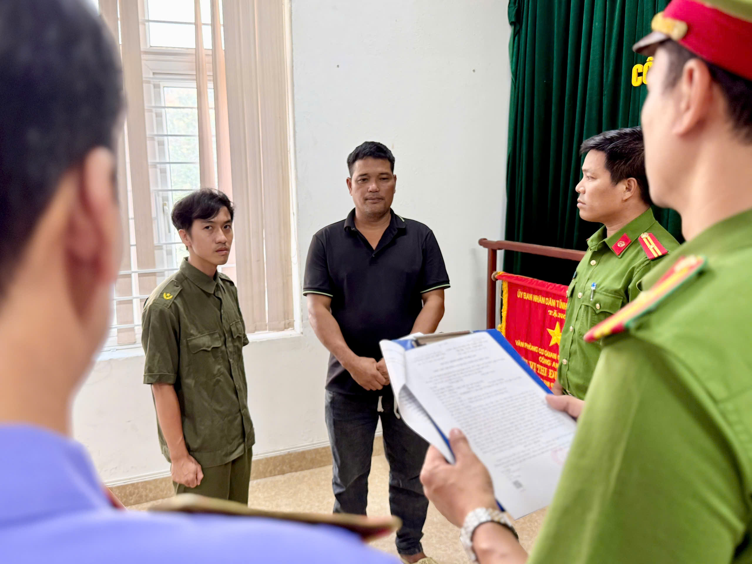 Khởi tố tài xế xe tải vụ tai nạn trên cao tốc khiến 3 người bị thương tại Huế- Ảnh 1.