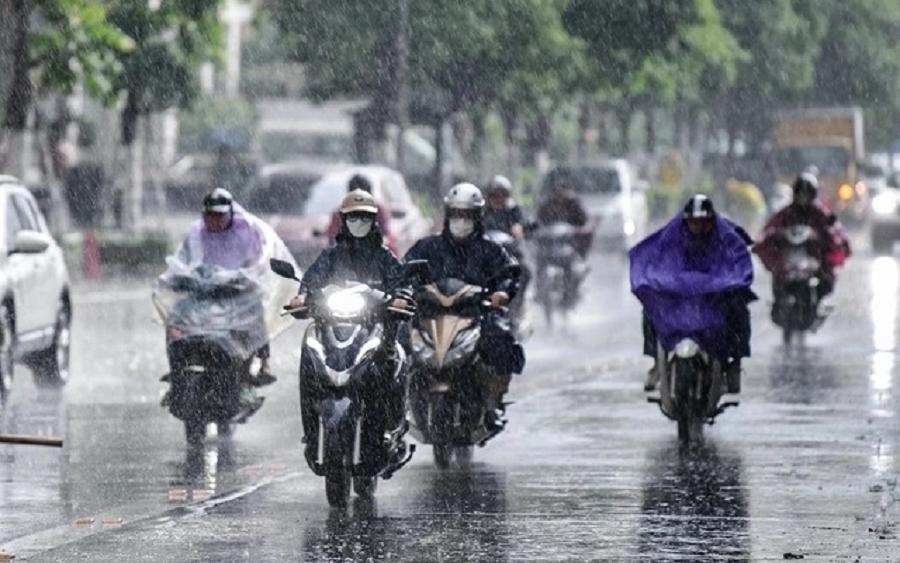 Nhiều khu vực chuyển mưa dông từ chiều tối nay, cảnh báo lũ quét và sạt lở đất.