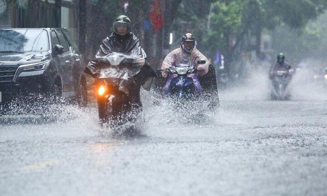 Cảnh báo tiếp diễn mưa dông mạnh kèm lốc sét ở miền Bắc- Ảnh 1.