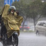 Miền Bắc mưa dông, miền Trung bước vào đợt nắng nóng gay gắt