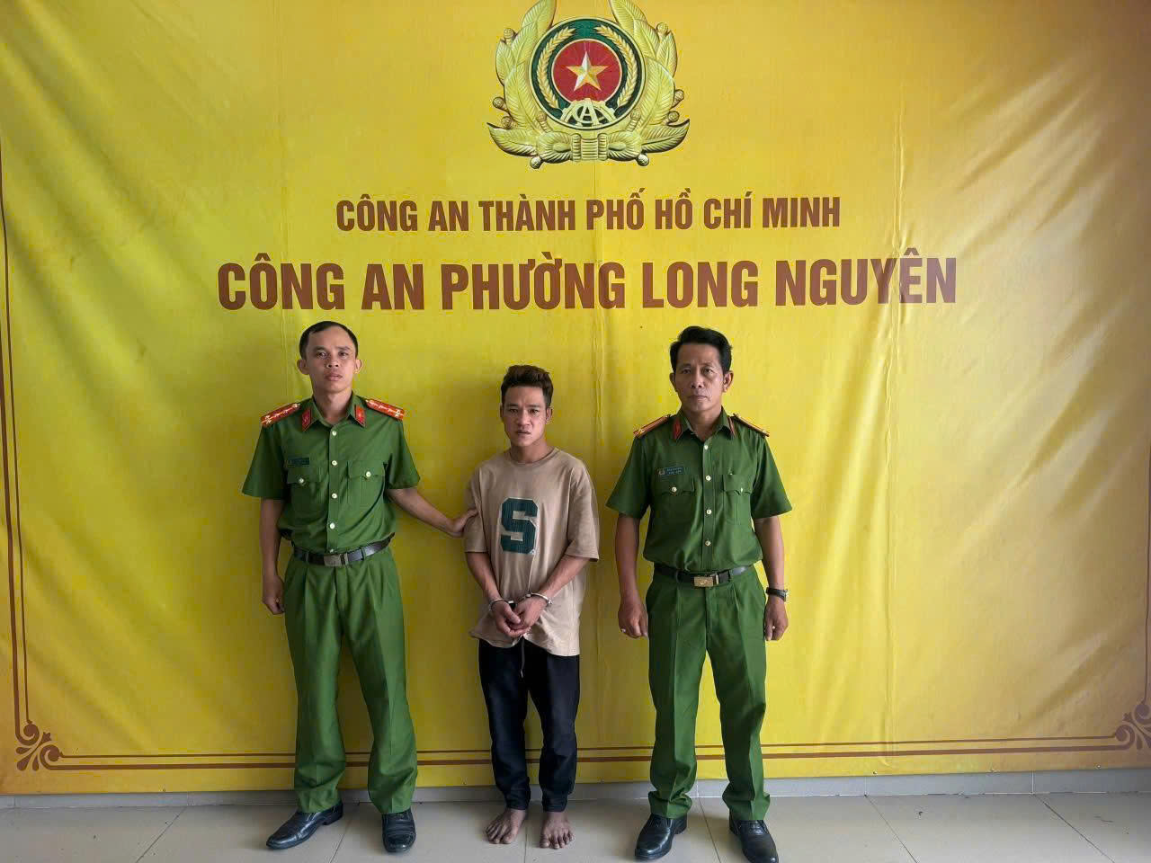 Bắt đối tượng trộm tài sản tại Miếu Bà Chúa Xứ- Ảnh 1.