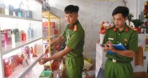 Công an Đồng Tháp triệt phá cơ sở ANA KIM sản xuất kem trộn, mỹ phẩm