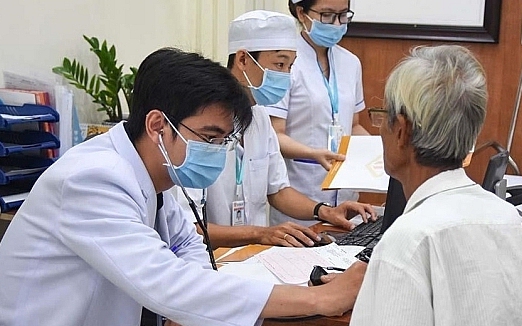 Bộ Y tế cắt giảm hơn 600 điều kiện kinh doanh lĩnh vực khám chữa bệnh- Ảnh 2.