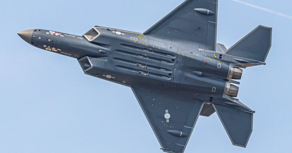 Tiêm kích ‘chị em’ của F-35 Mỹ nhận giấy phép chiến đấu