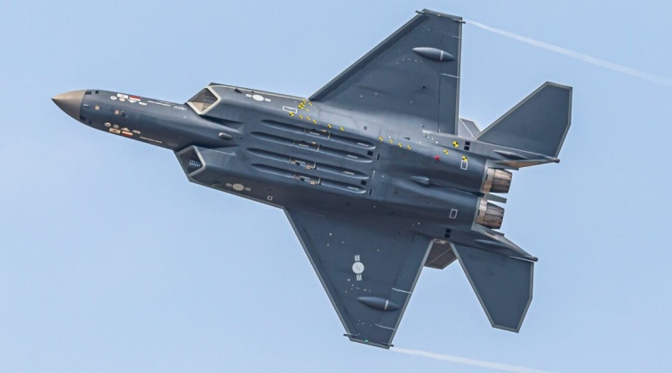 Tiêm kích 'chị em' của F-35 Mỹ nhận giấy phép chiến đấu- Ảnh 1.