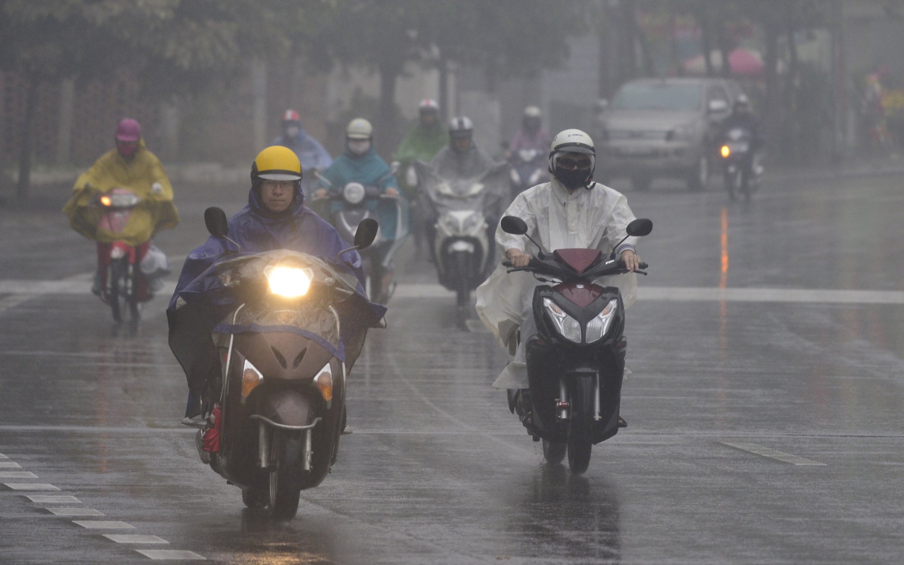 Cảnh báo những khu vực có mưa dông mạnh nhất chiều nay do không khí lạnh tràn về