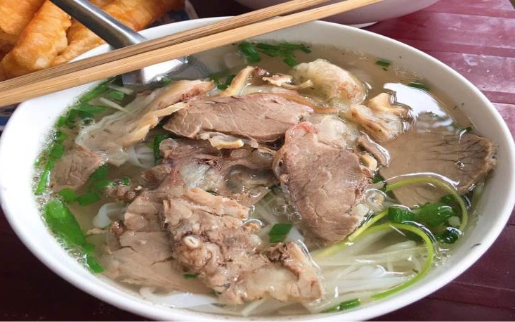 Phở bò chín: Lợi ích dinh dưỡng và lưu ý khi ăn