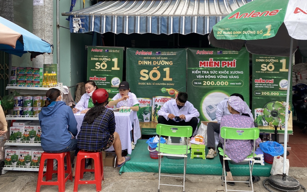 Nguy cơ gãy xương âm thầm ở phụ nữ sau mãn kinh
