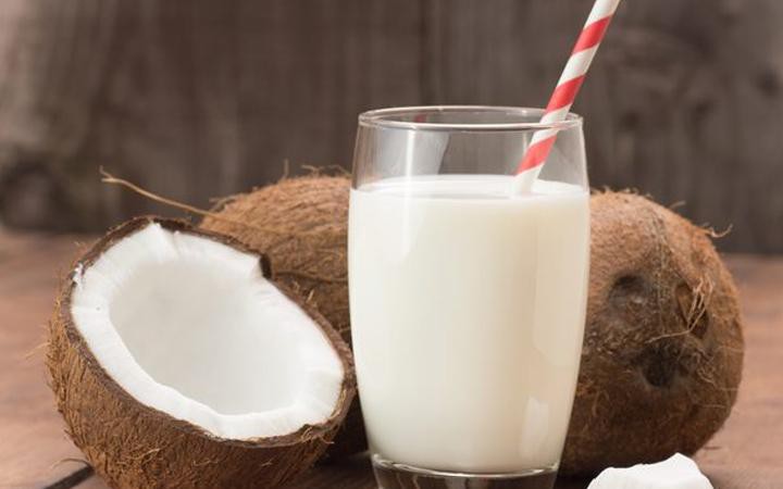 Uống gì vào buổi tối để ngủ ngon hơn mà không cần dùng thuốc?- Ảnh 2.