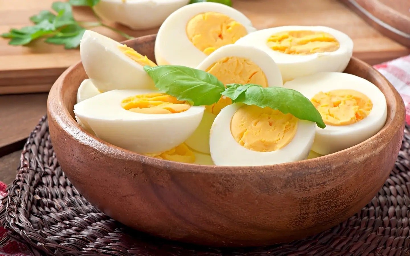 Ăn lòng đỏ hay lòng trắng trứng gà giúp giảm béo tốt hơn?- Ảnh 2. Trứng gà – vị thuốc quen thuộc trong bếp, dùng thế nào tốt nhất cho sức khỏe?