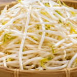 Lý do nên ăn giá đỗ vào tháng Năm