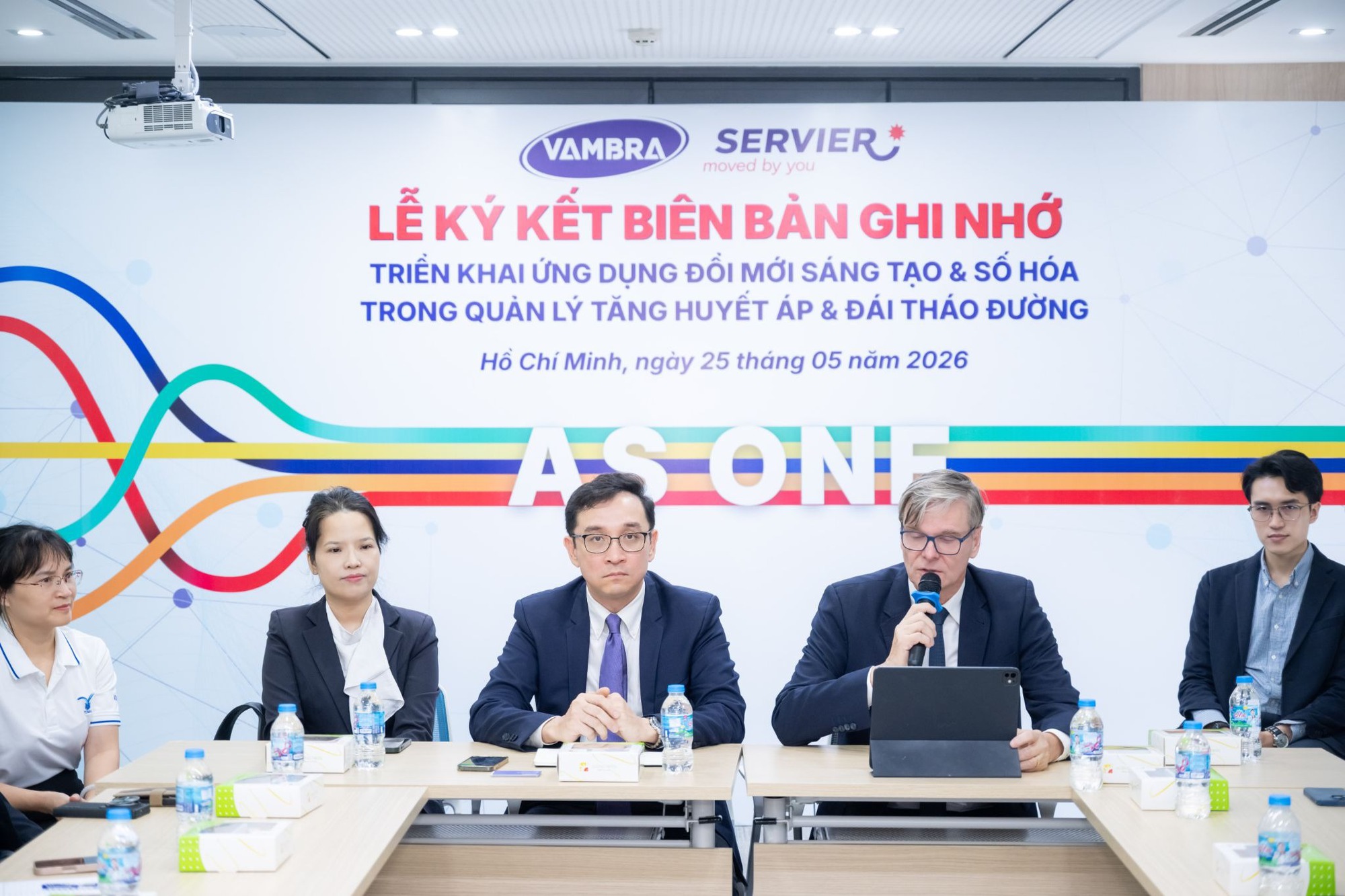 VAMBRA và Servier ký kết Biên bản ghi nhớ hợp tác thúc đẩy đổi mới số trong quản lý tăng huyết áp và đái tháo đường tại Việt Nam- Ảnh 3.