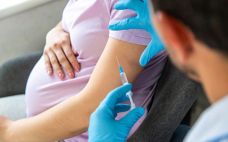 3 vaccine quan trọng nên tiêm khi mang thai
