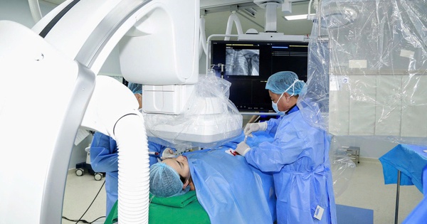 Căn bệnh rối loạn nhịp tim khiến lồng ngực cô gái ‘rung lên dữ dội’