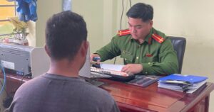 Truy xét nhanh thanh niên đi xe máy áp sát, dùng tay sàm sỡ phụ nữ rồi tăng ga bỏ chạy