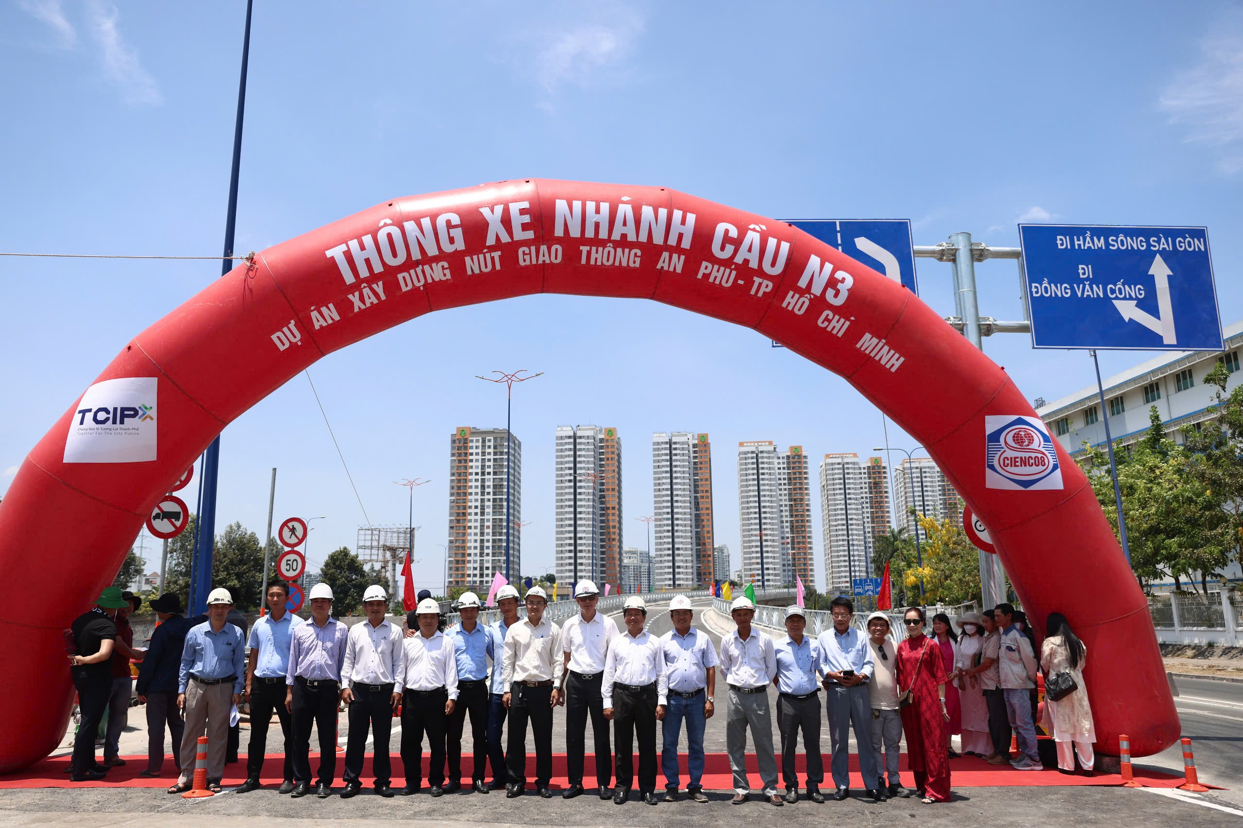 TPHCM thông xe thêm 2 nhánh cầu tại nút giao An Phú, giảm áp lực cửa ngõ phía Đông- Ảnh 1.