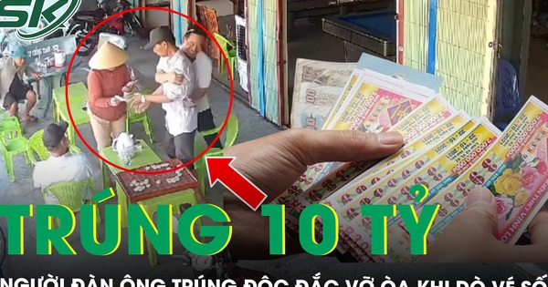 Đọc tờ giấy trên tay, người đàn ông vỡ òa khi dò vé số, phát hiện trúng độc đắc 10 tỷ