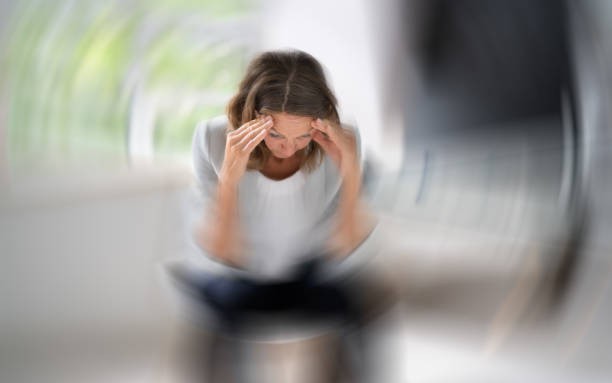 Chóng mặt dữ dội tưởng đột quỵ, hóa ra do 'sỏi tai'- Ảnh 2.